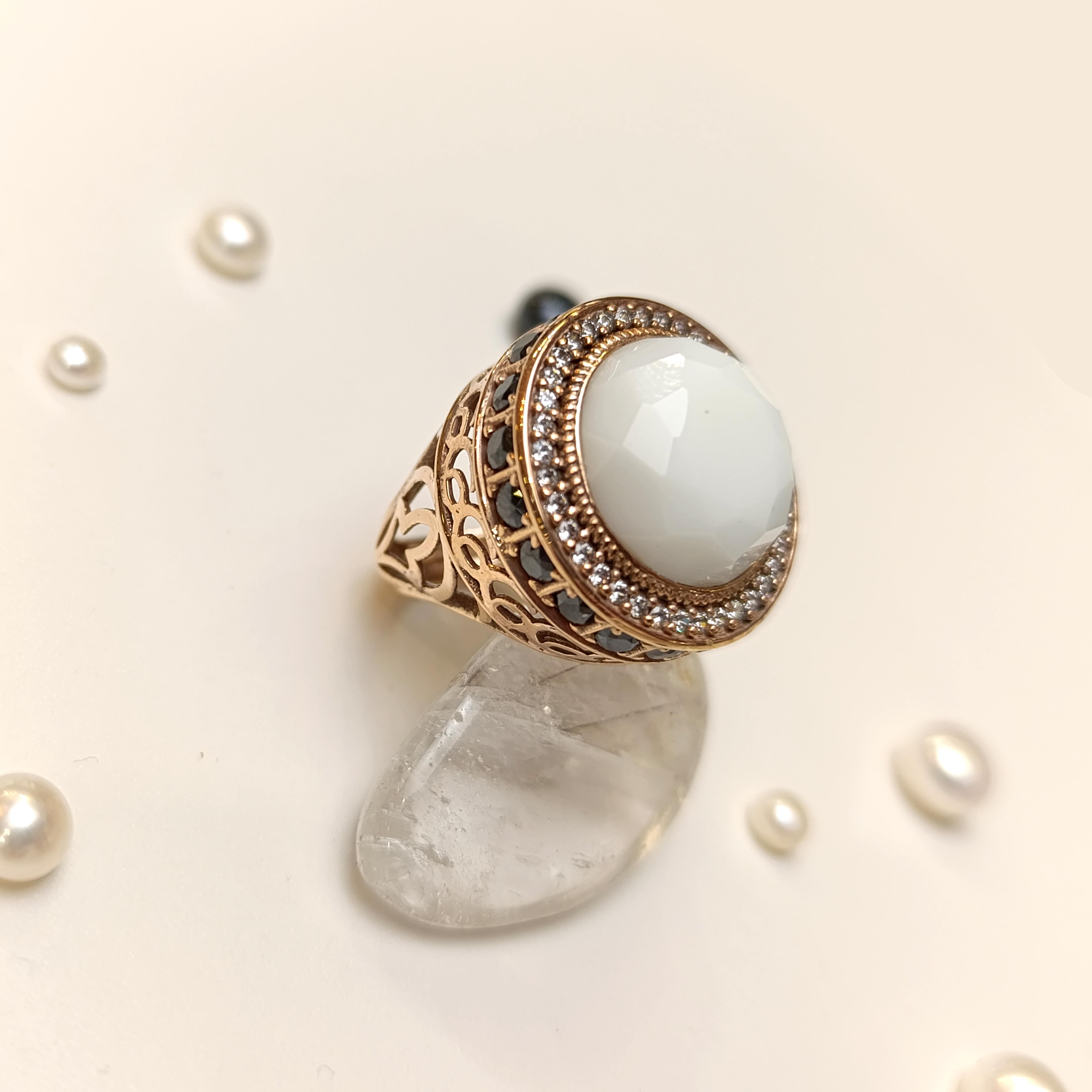 Beyaz Taşlı Yüzük 14 Ayar Altın HD VİDEOLU