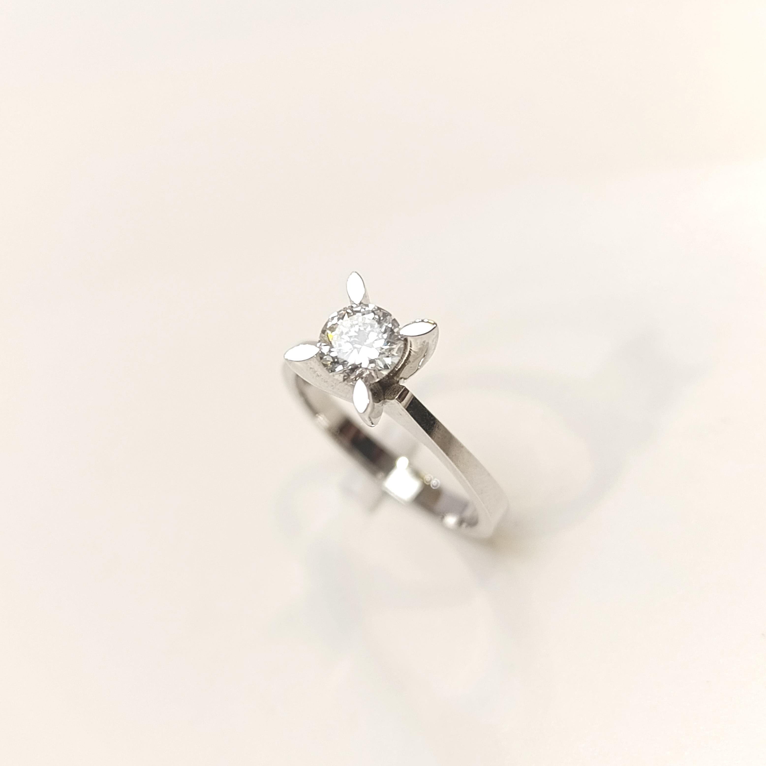 HRD Sertifikalı 0.55ct G Pırlanta Tek Taş Yüzük 14 Ayar Altın HD VİDEOLU