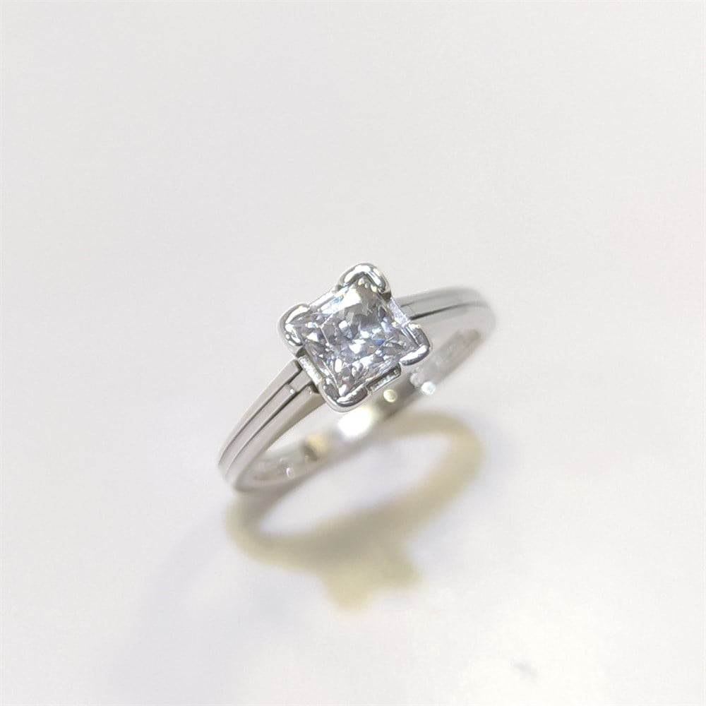 Kare Prenses Kesim Tek TAş Yüzük 14 Ayar Altın