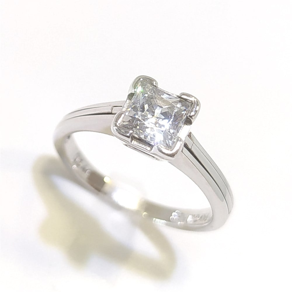 Kare Prenses Kesim Tek TAş Yüzük 14 Ayar Altın