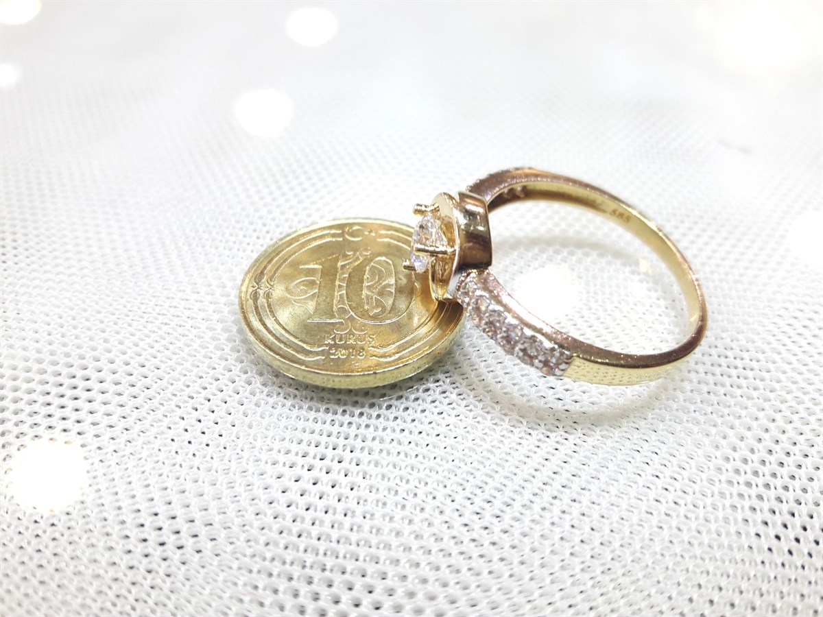 Kenarı Taşlı Tektaş Yüzük 14 Ayar Altın