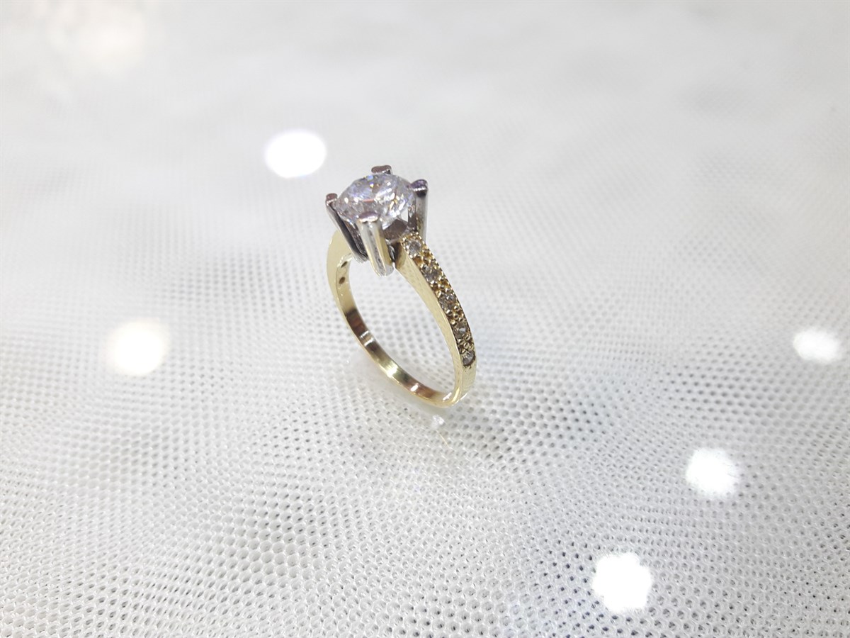 Kenarı Taşlı Tektaş Yüzük 14 Ayar Altın