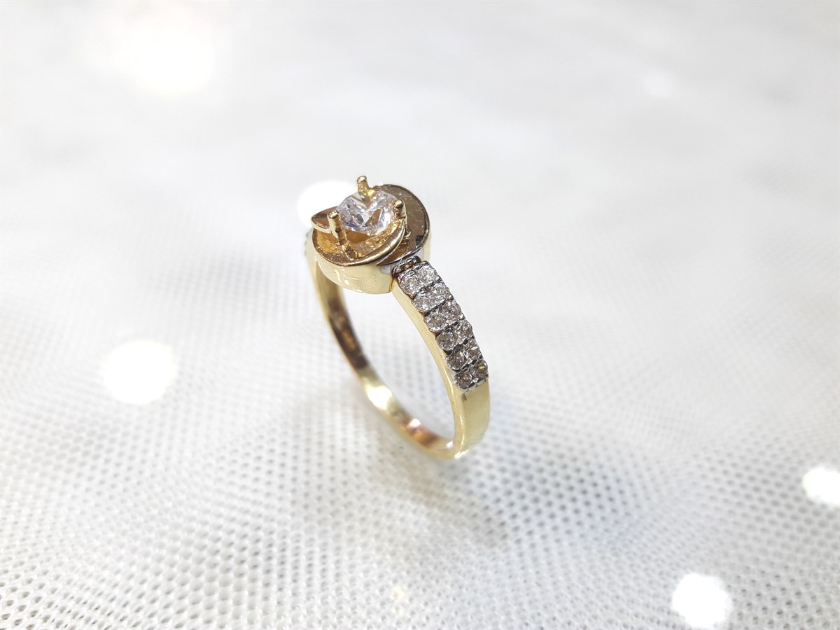 Kenarı Taşlı Tektaş Yüzük 14 Ayar Altın