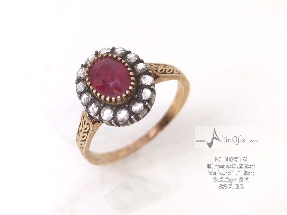 Oval Yakut ve Elmas Taşlı Yüzük