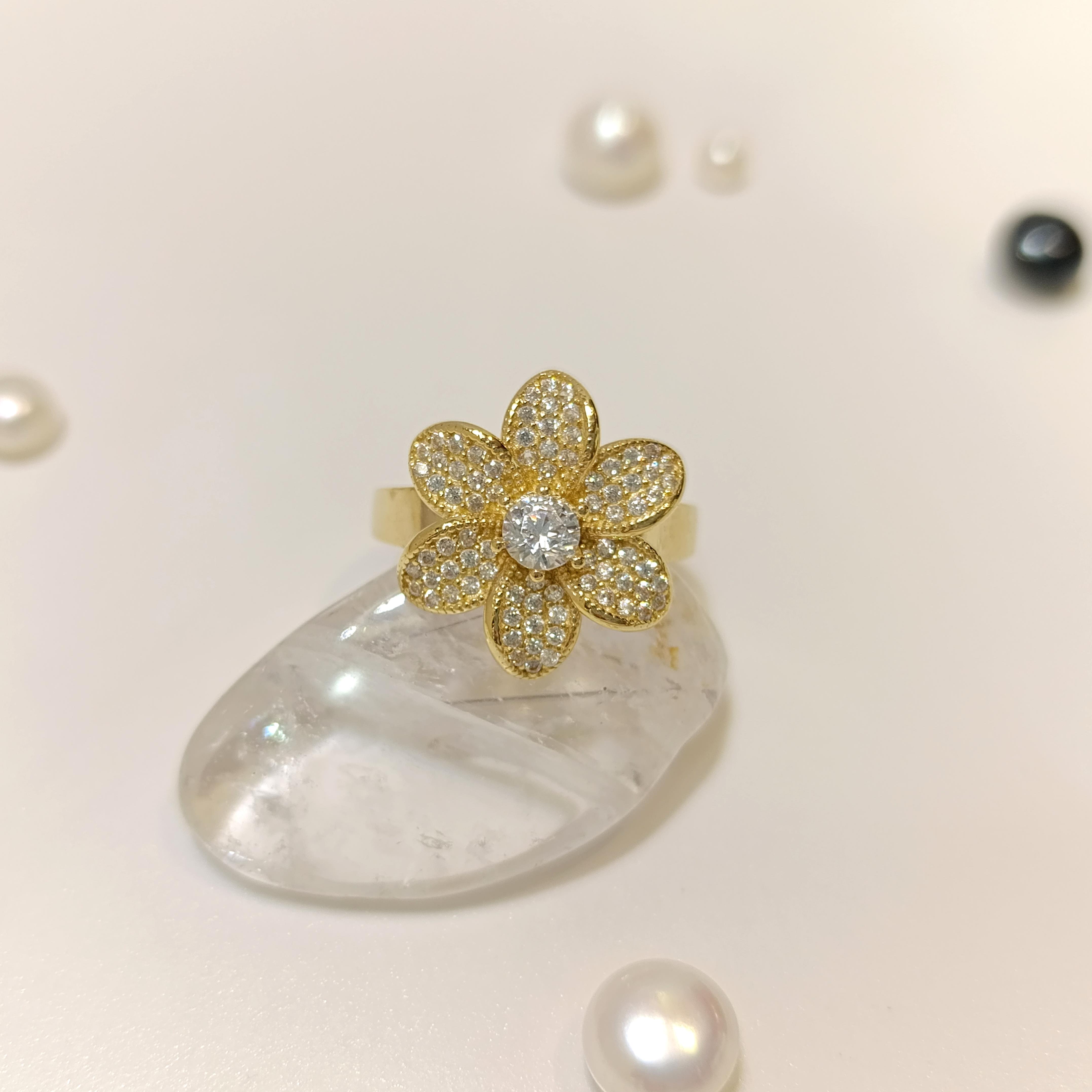 Papatya Taşlı Yüzük 14 Ayar Altın HD VİDEOLU