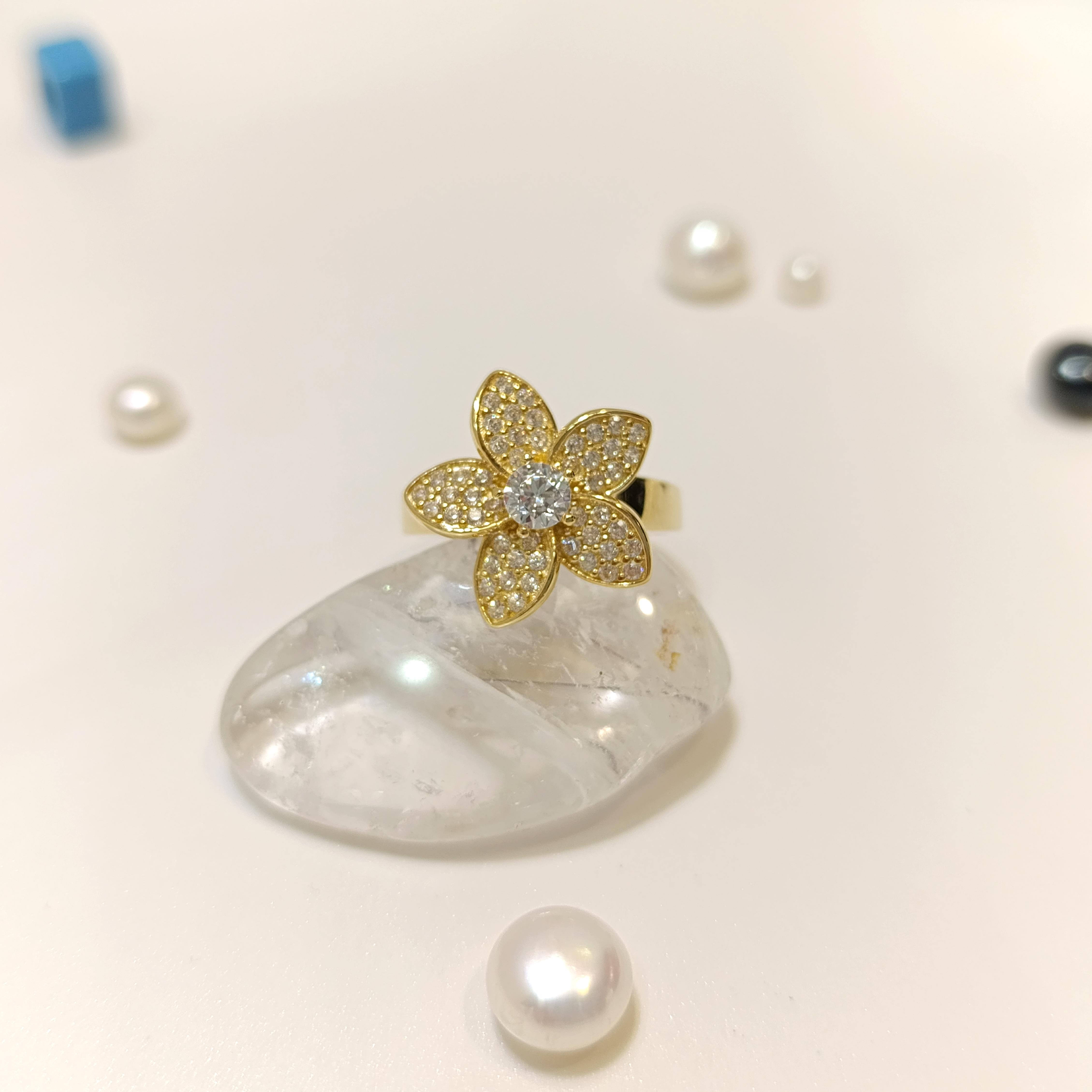 Papatya Taşlı Yüzük 14 Ayar Altın HD VİDEOLU