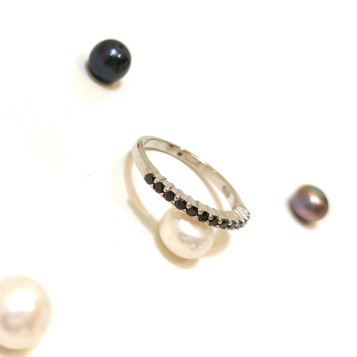 Siyah Taşlı Su Yolu Yüzük 14 Ayar Altın HD VİDEOLU