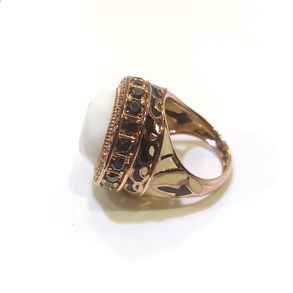 Süt Beyazı Taşlı Mega Yüzük 14 Ayar Altın