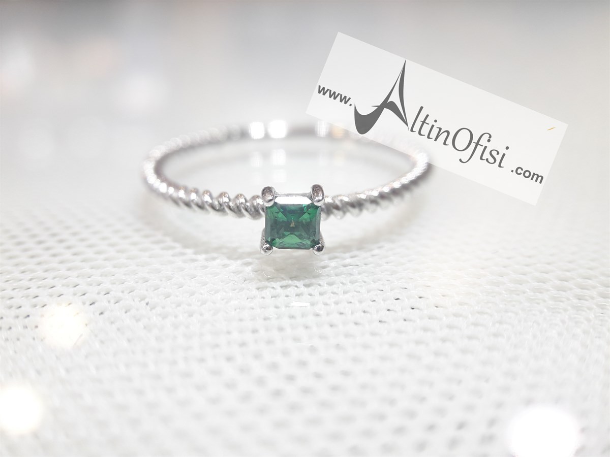 Yeşil Tek Taşlı Yüzük Beyaz 14 Ayar Altın