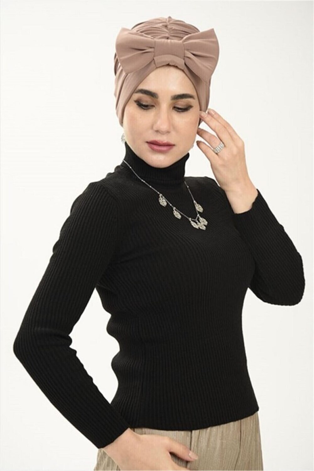 Fiyonklu Dış Tesettür Bone