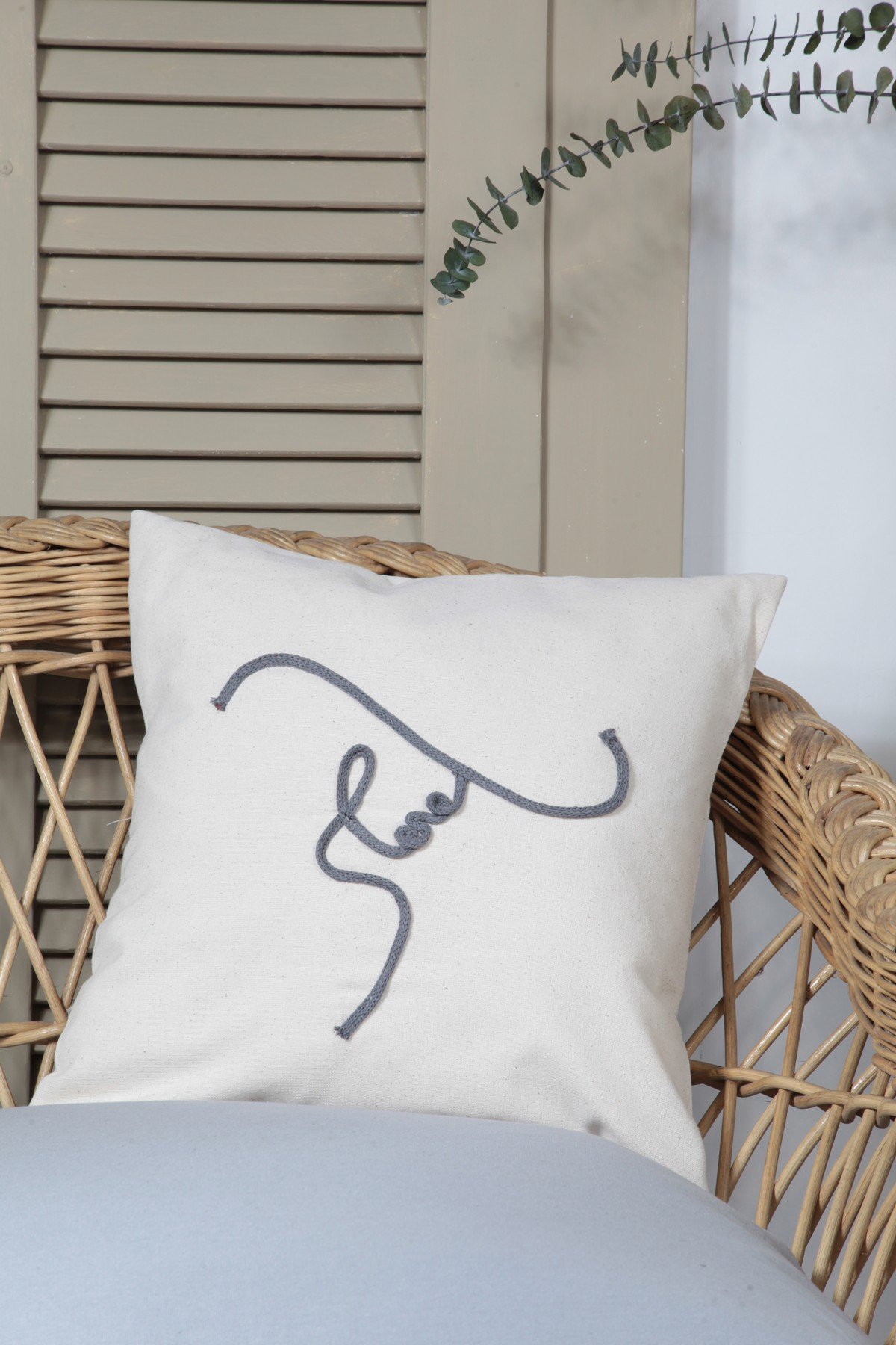 Boho Kırlent Kılıfı Şapkalı Kadın Çizgi Sanatı Krem, Tek Çizgi Sanatı, Minimalist Çizim 42x42 Cm