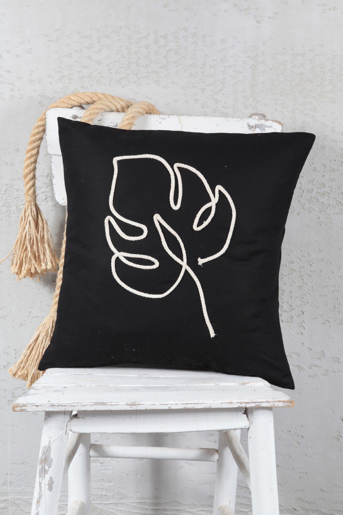 Boho Kırlent Kılıfı Yaprak Çizgi Sanatı Siyah, Tek Çizgi Sanatı, Minimalist Çizim 42x42 Cm