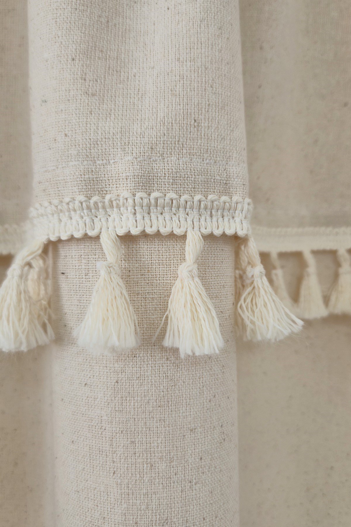 Cozy Boho Naturel Püsküllü Fon Perde - Tek Kanat, rustik ve Korniş Uyumlu