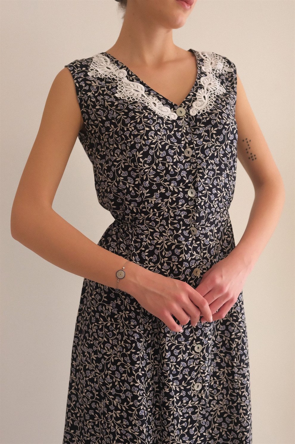 Dantel Detaylı Floral Elbise