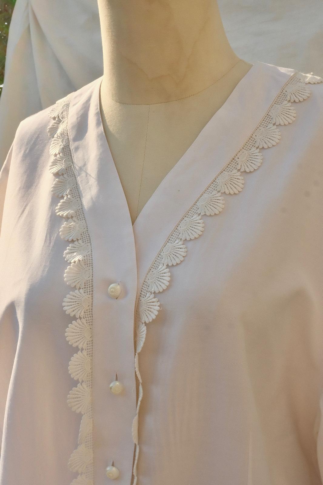 İstiridye Dantelli Gömlek