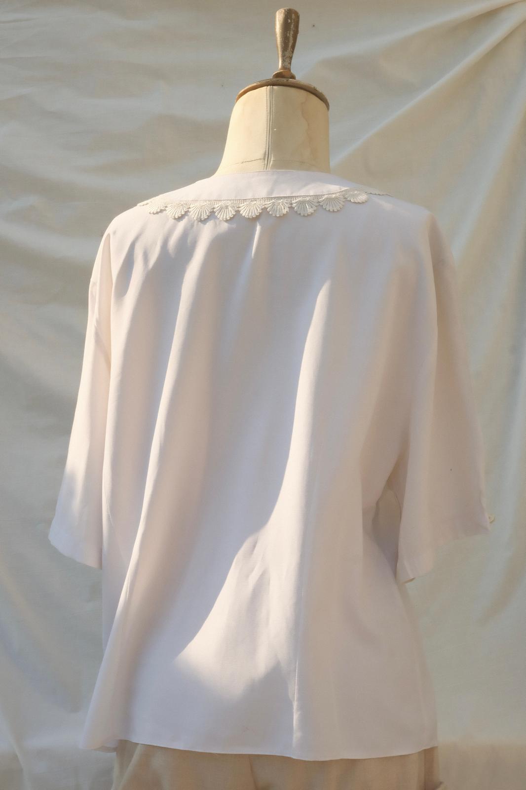 İstiridye Dantelli Gömlek