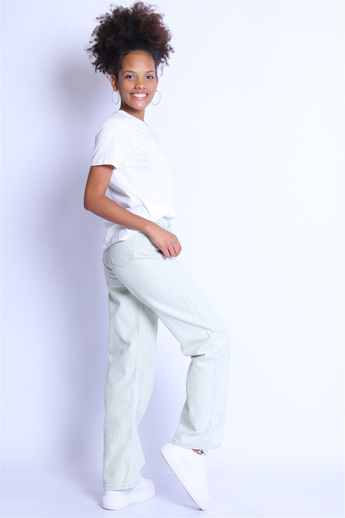 Kadın Regular Fit  Bisiklet Yaka Tshirt Bts 1009 BEYAZKadın Regular Fit  Bisiklet Yaka Tshirt Bts 1009 BEYAZ