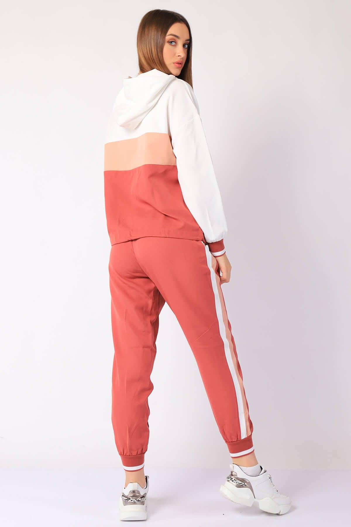 Twister Jeans kadın  btk bayan eşofman takım 9002 nar çiçeğiTwister Jeans kadın  btk bayan eşofman takım 9002 nar çiçeği