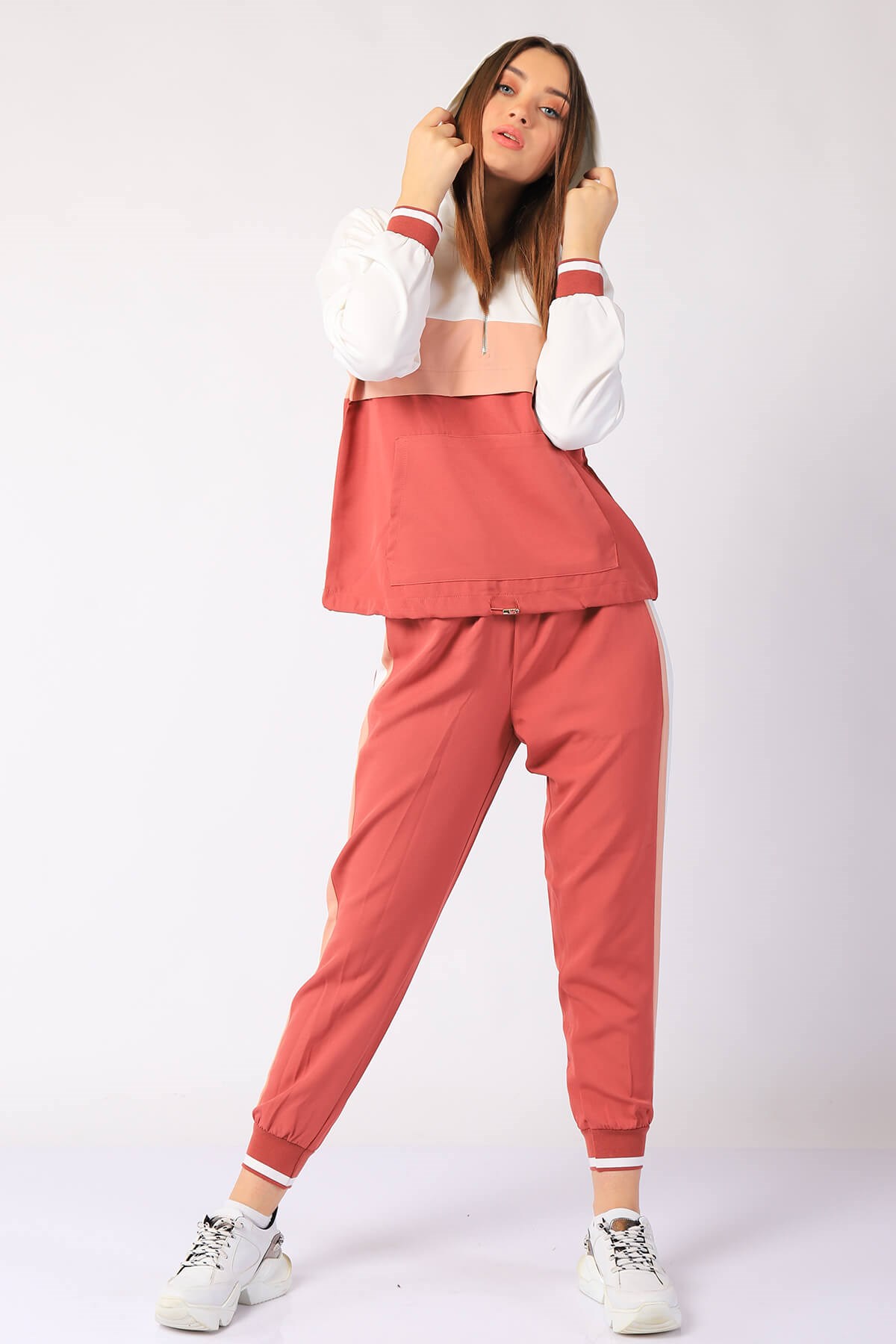 Twister Jeans kadın  btk bayan eşofman takım 9002 nar çiçeğiTwister Jeans kadın  btk bayan eşofman takım 9002 nar çiçeği