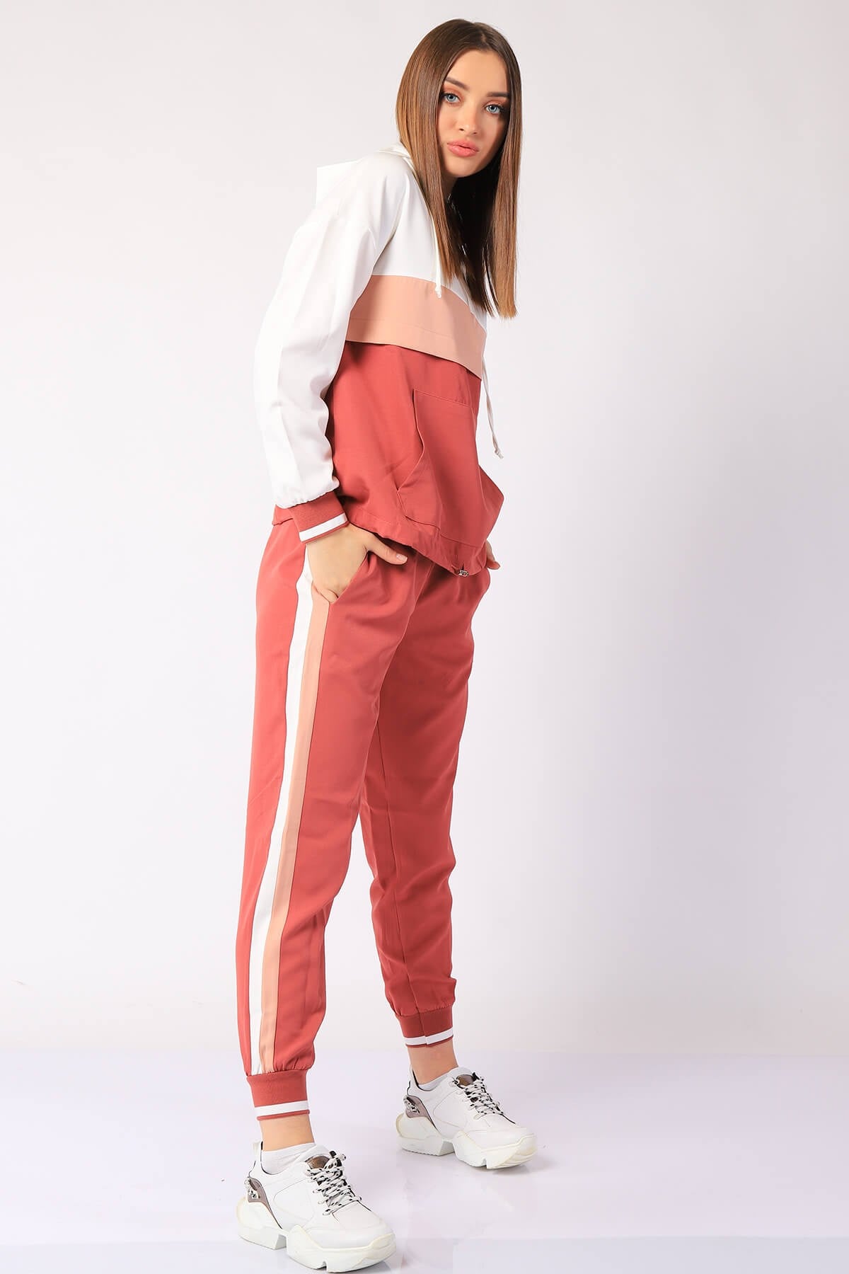 Twister Jeans kadın  btk bayan eşofman takım 9002 nar çiçeğiTwister Jeans kadın  btk bayan eşofman takım 9002 nar çiçeği