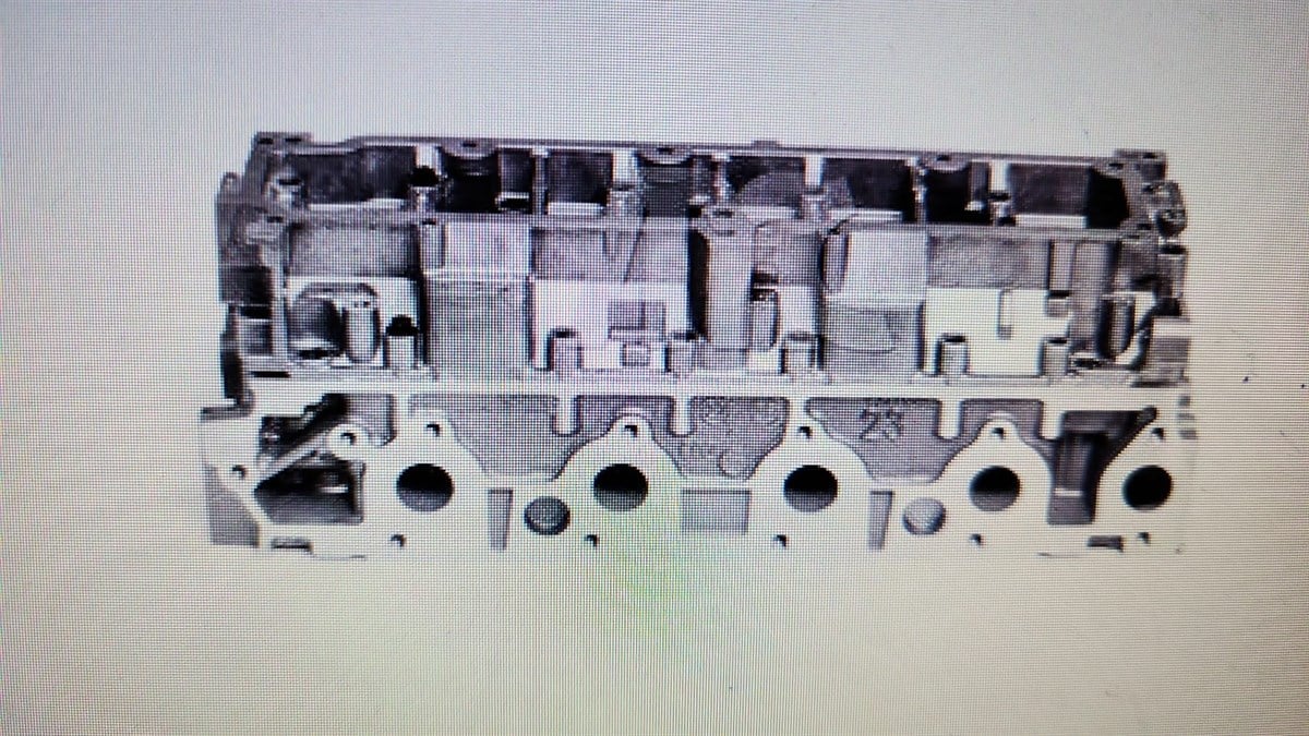 AV6Q 6C032 AA FOCUS - CMAX 1.6 TDCI EURO 5 MOTOR ÜST KAPAK FULDOLU AV6Q 6C032 AAAV6Q 6C032 AA