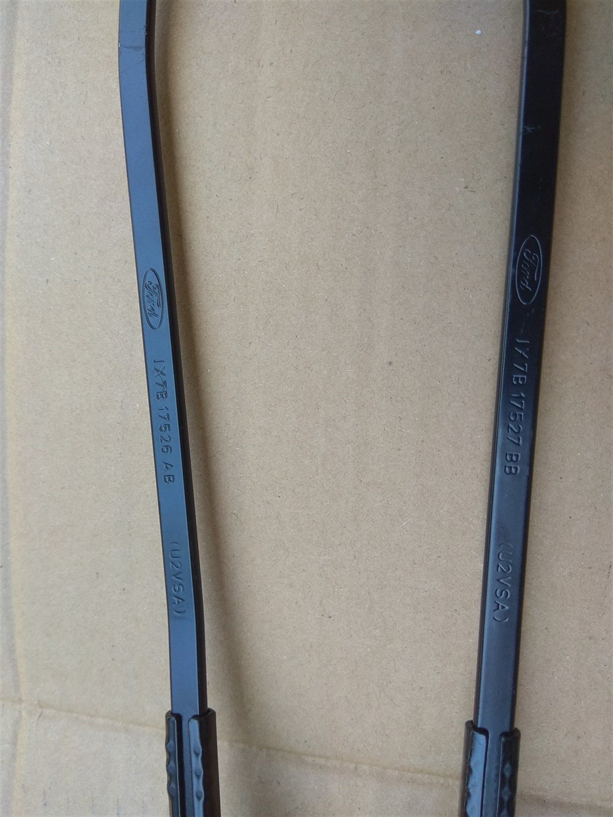 FOCUS 2018 ÖN SOL SİLECEK KOLU (RHD)