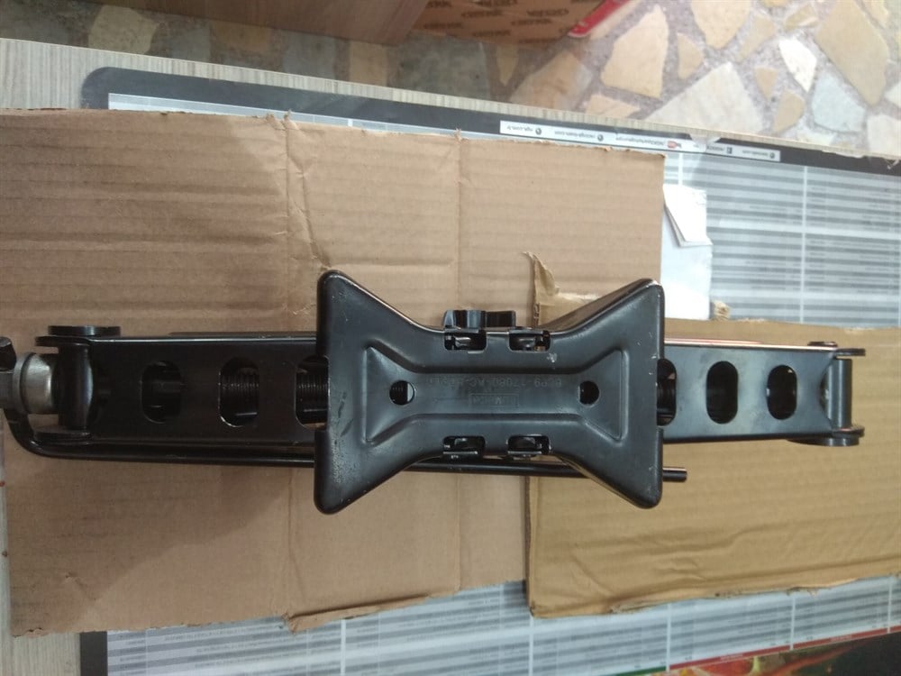 FOCUS 3,5 ARAÇ KALDIRMA KRİKOSU