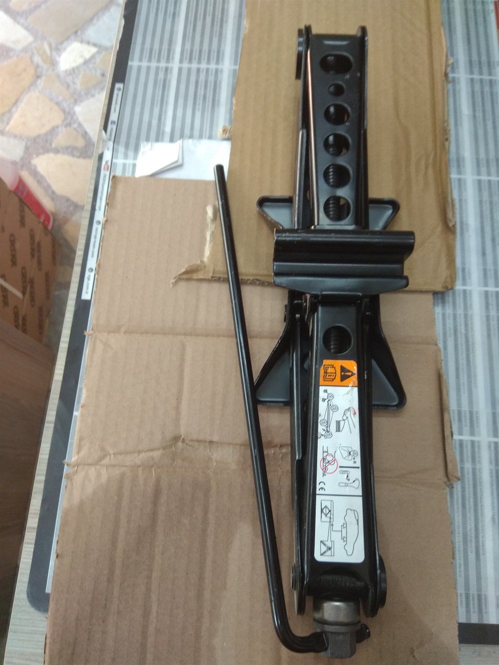 FOCUS 3,5 ARAÇ KALDIRMA KRİKOSU