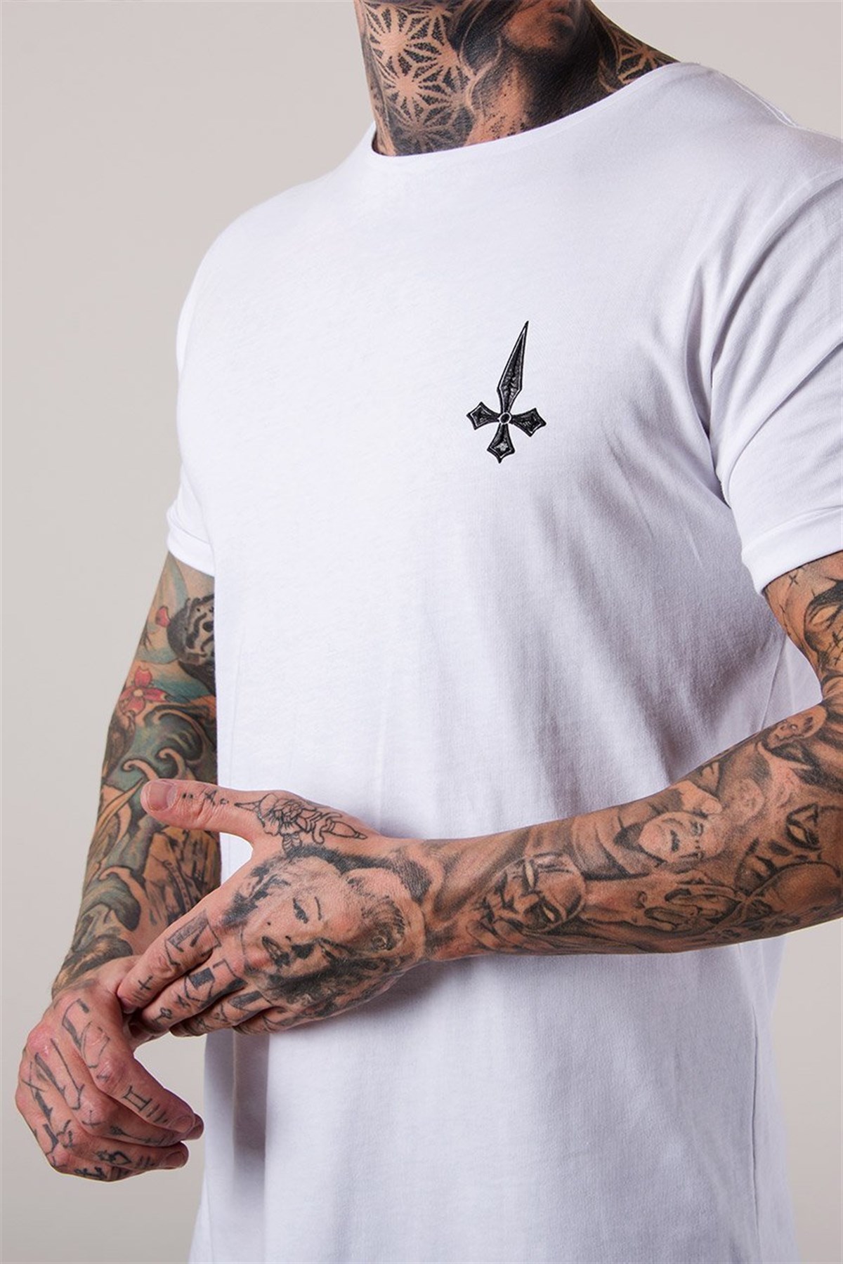 Arkası Kurukafa Baskılı  T Shirt Beyaz