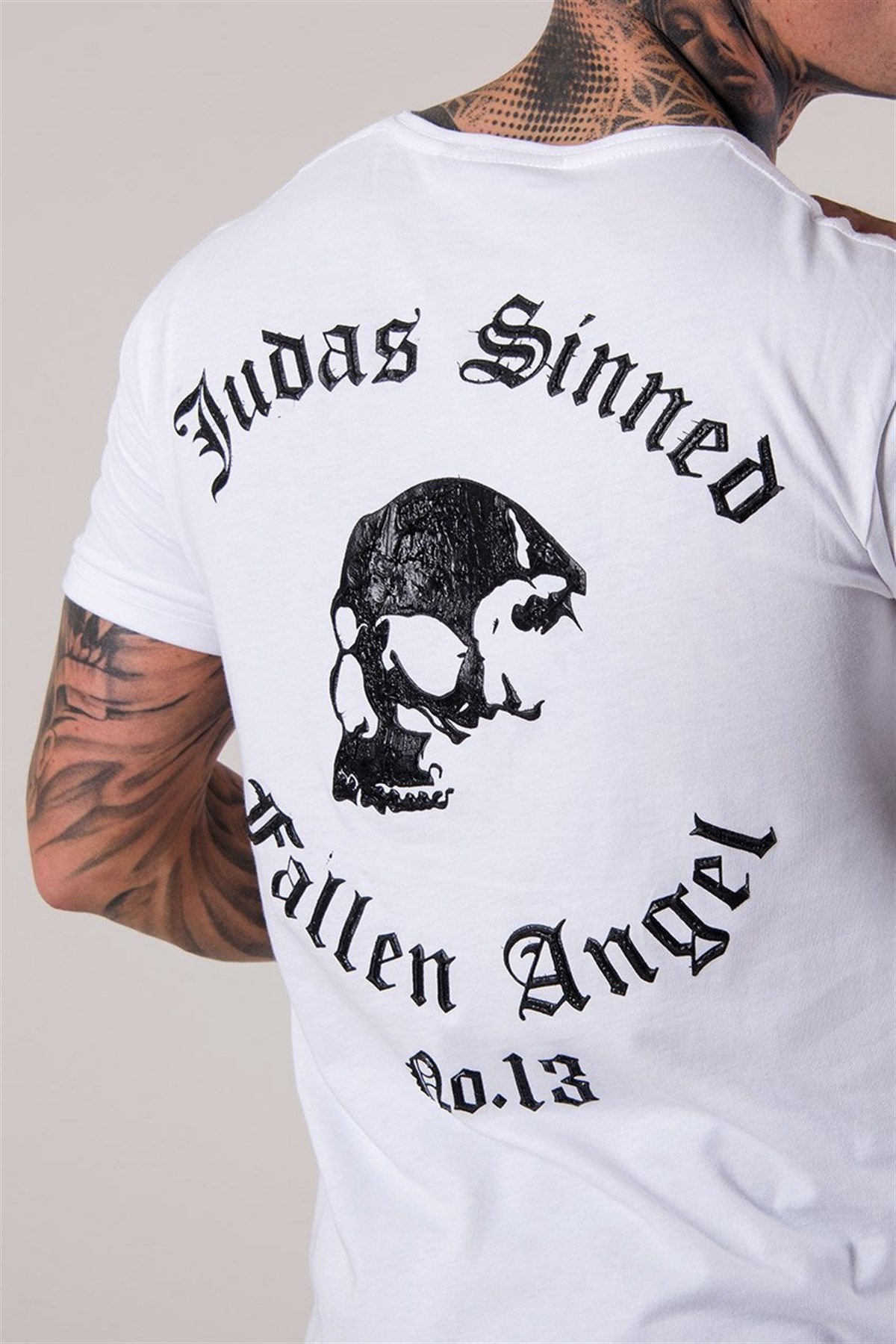Arkası Kurukafa Baskılı  T Shirt Beyaz