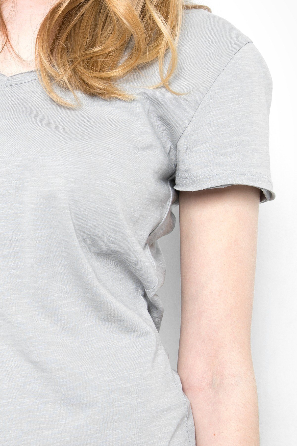 Asimetrik Derin V Yaka T-shırt Taş