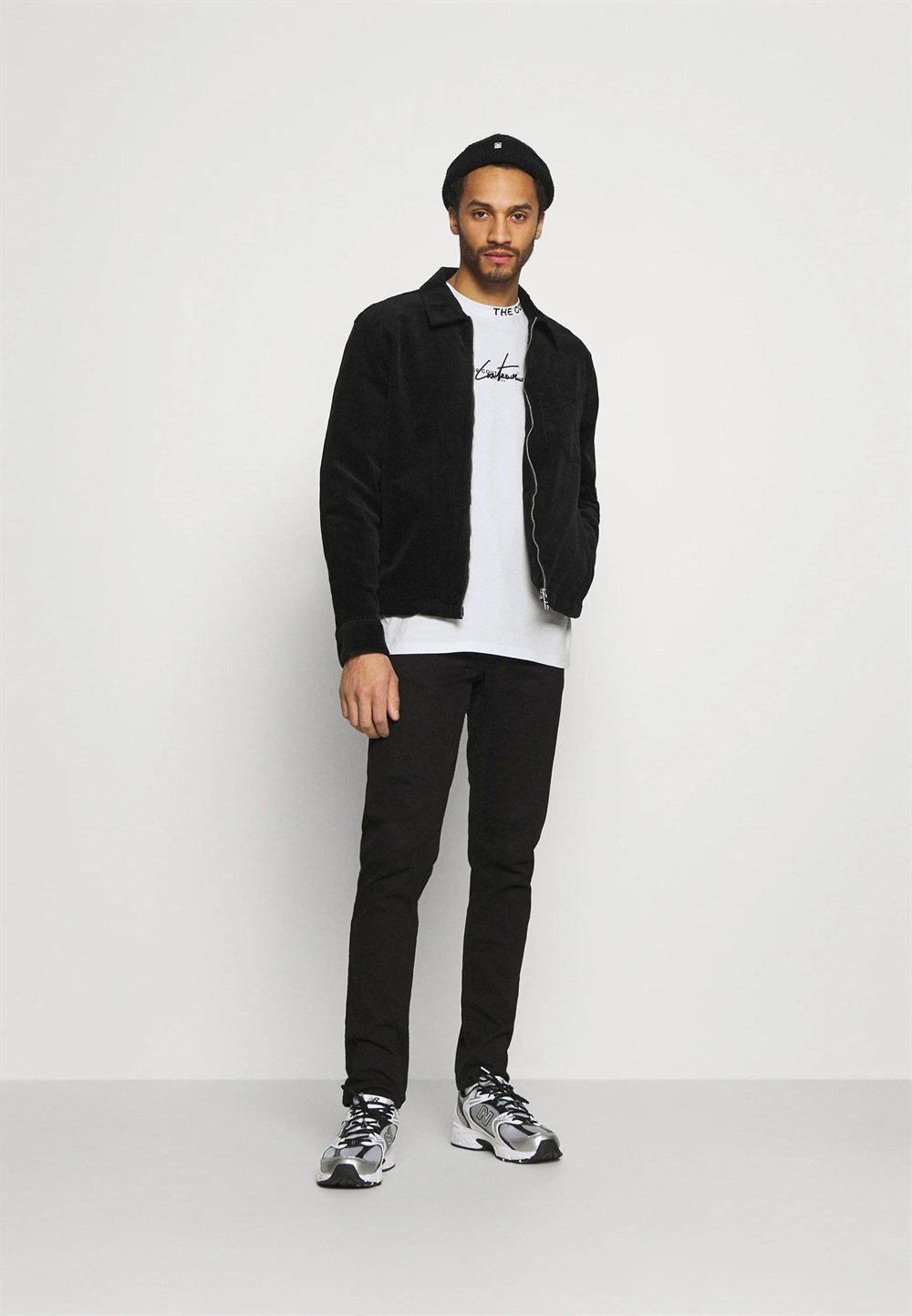 Biyesi Yazılı Logolu  T shirt Beyaz