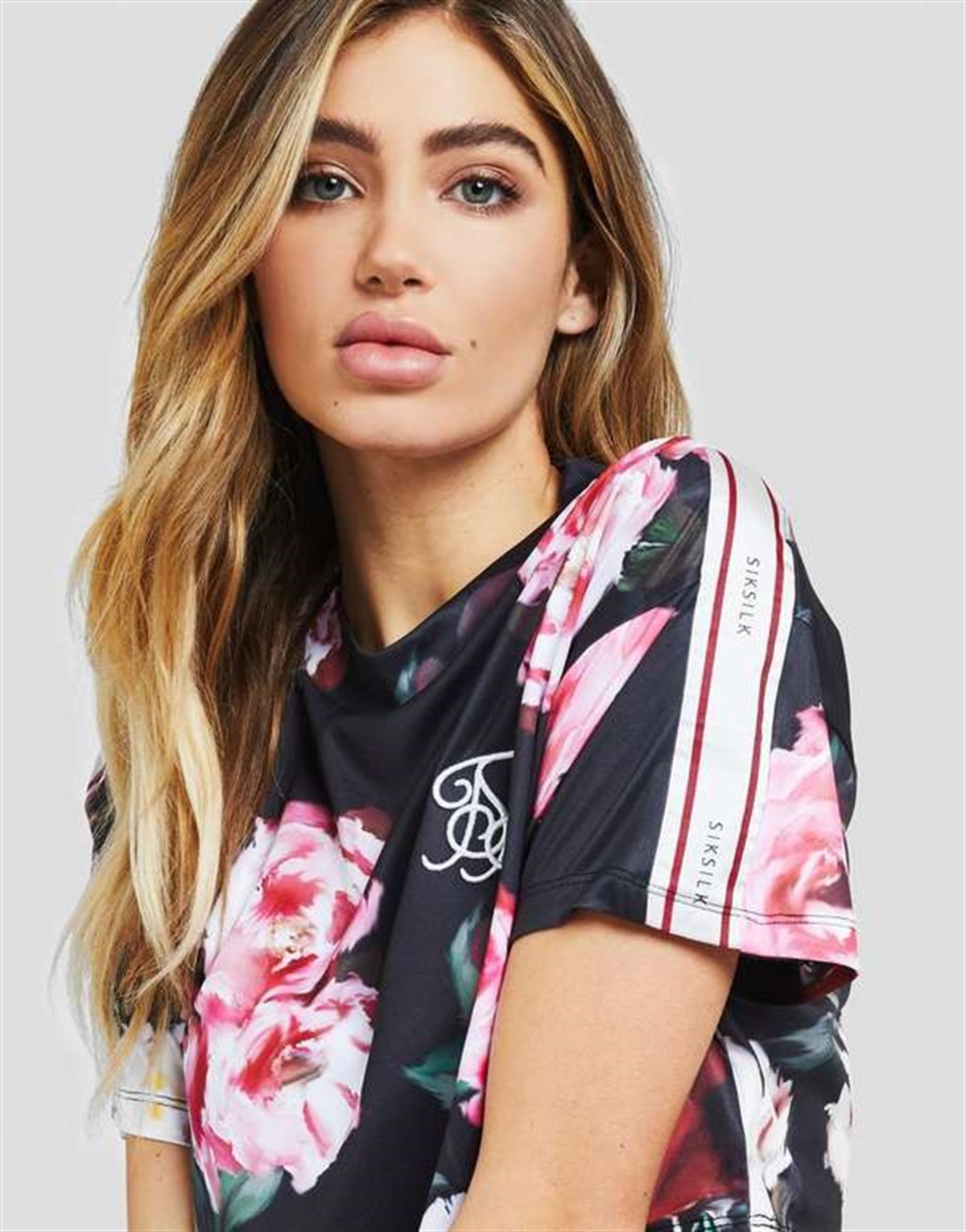 Omuzları Şeritli Çiçekli Kısa Tshirt Karısık Cicekli