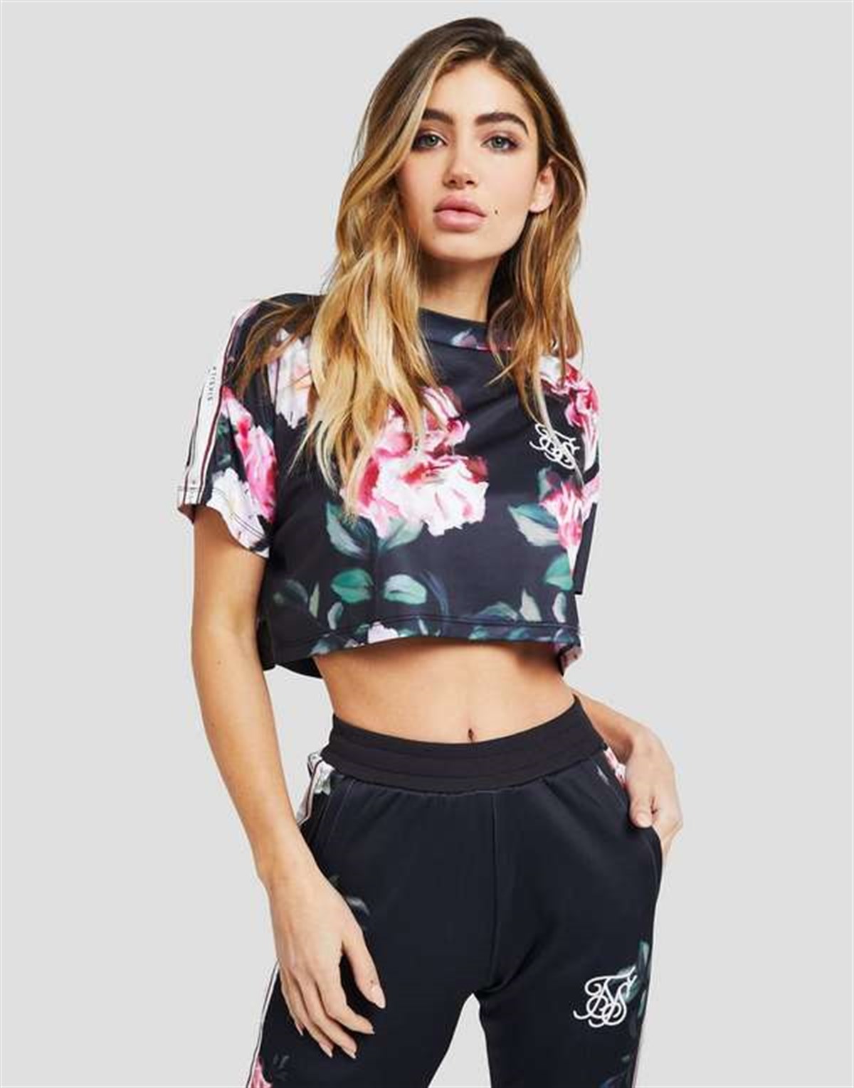 Omuzları Şeritli Çiçekli Kısa Tshirt Karısık Cicekli