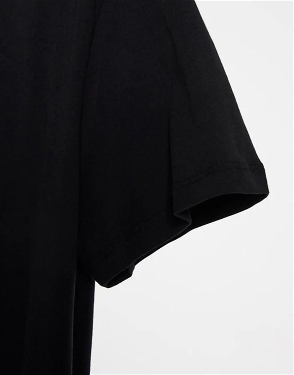 Önü Oval Baskılı  T shirt Siyah