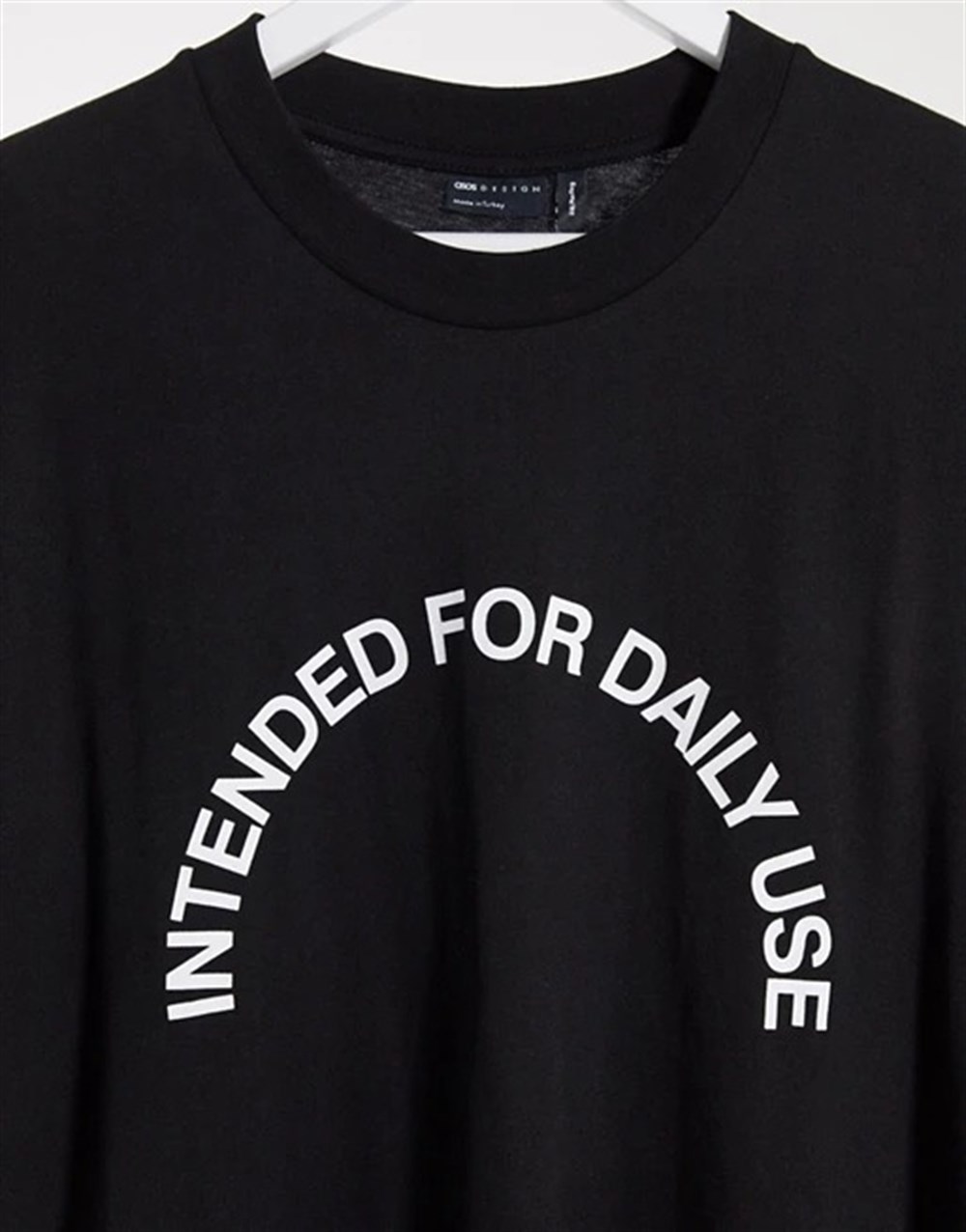 Önü Oval Baskılı  T shirt Siyah