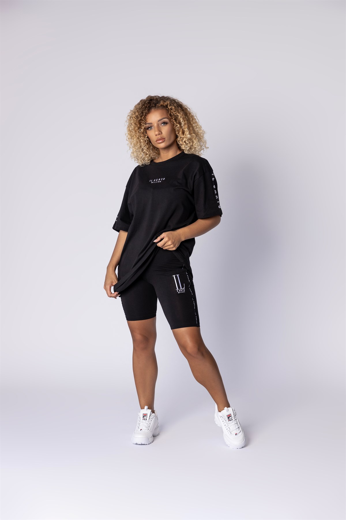Oversize Gögsü ve Kolları NAkışlı   T shirt Siyah