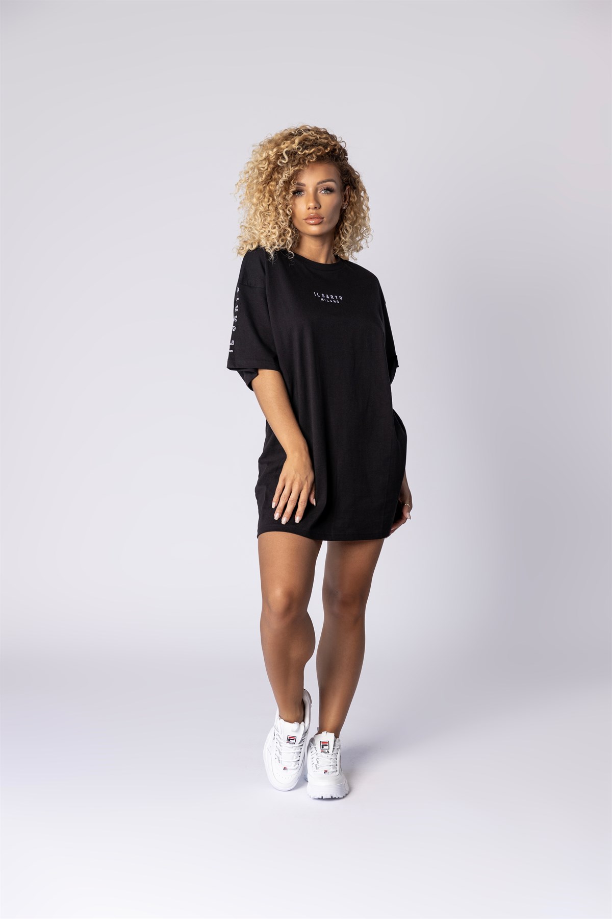 Oversize Gögsü ve Kolları NAkışlı   T shirt Siyah