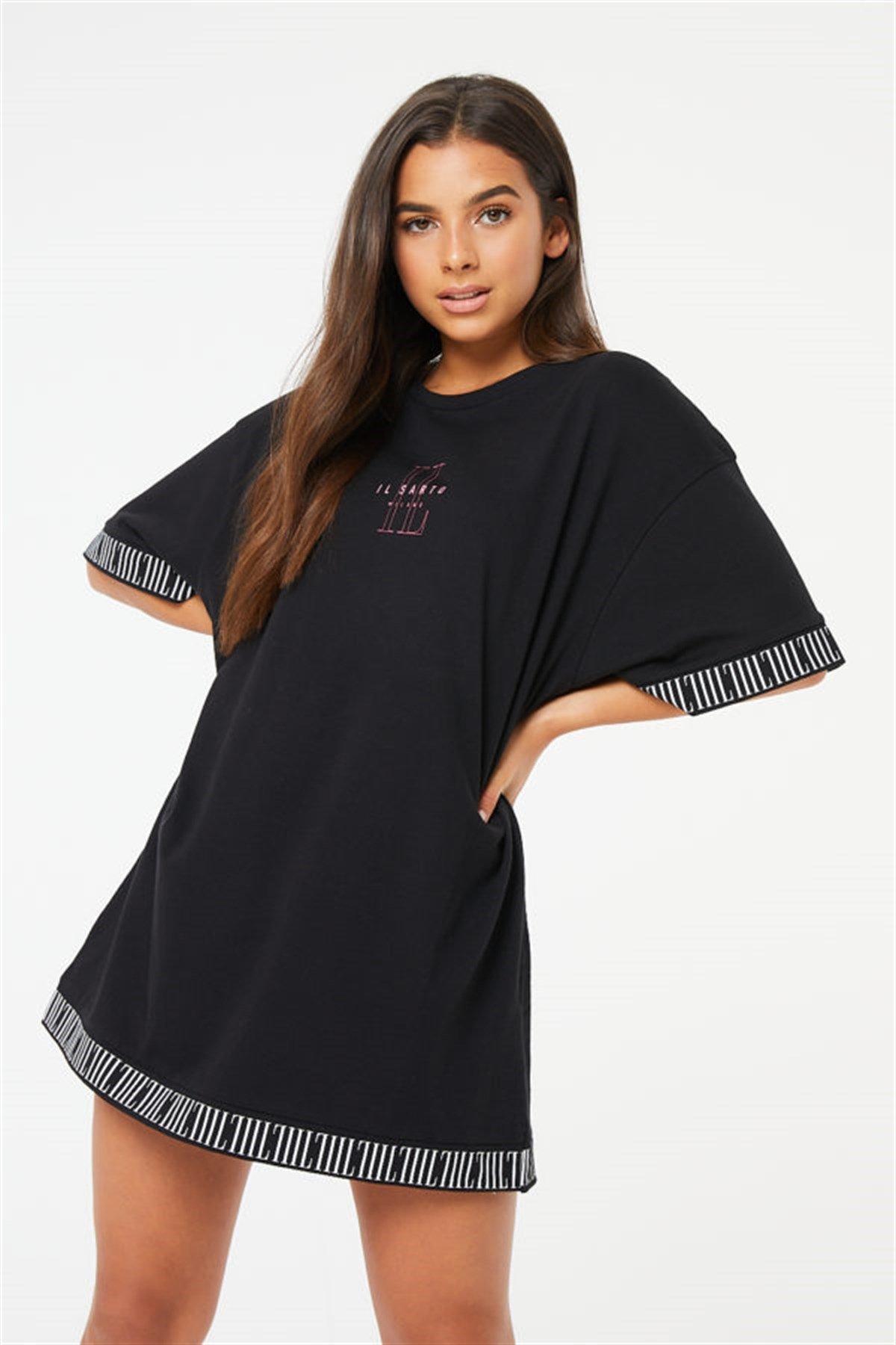 Oversize Kolları ve Altı Yazılı T shirt Siyah