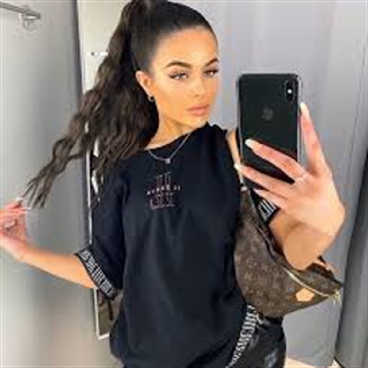 Oversize Kolları ve Altı Yazılı T shirt Siyah