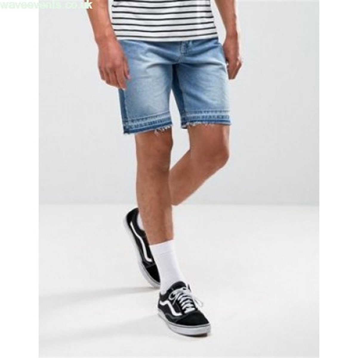 Paçası Açık Taşlamalı Jean Şort Mavi