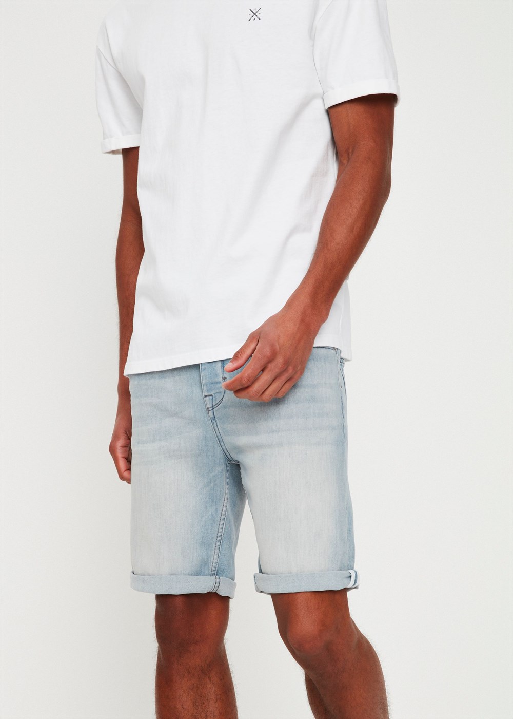 Paçası Katlı Jean Şort   Açık Buz Mavisi