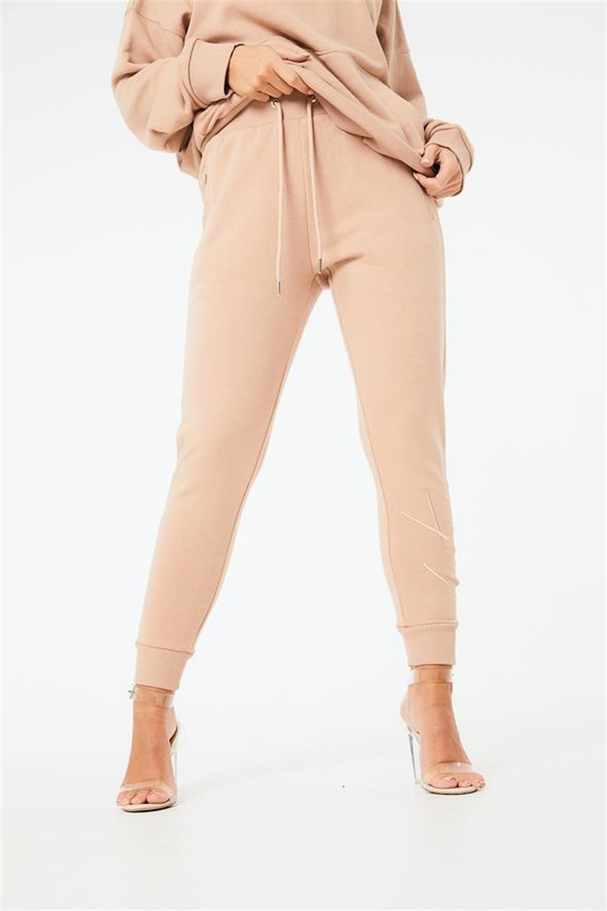Paçası Nakışlı Soft Jogger Yavruagzı