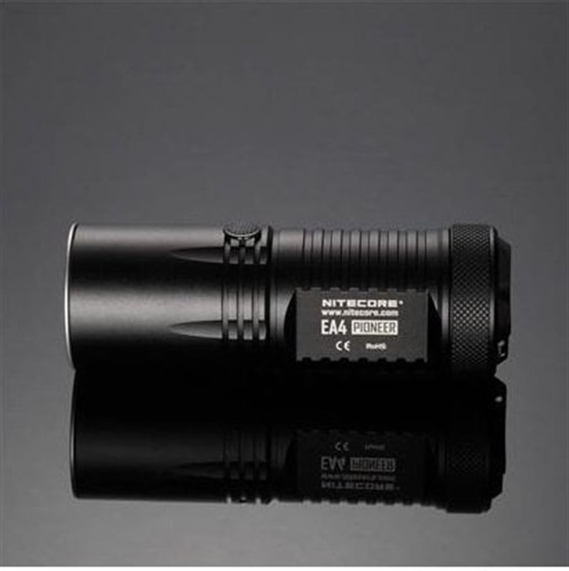 NITECORE EA4 860 LUMEN EL FENERI(4XAA)