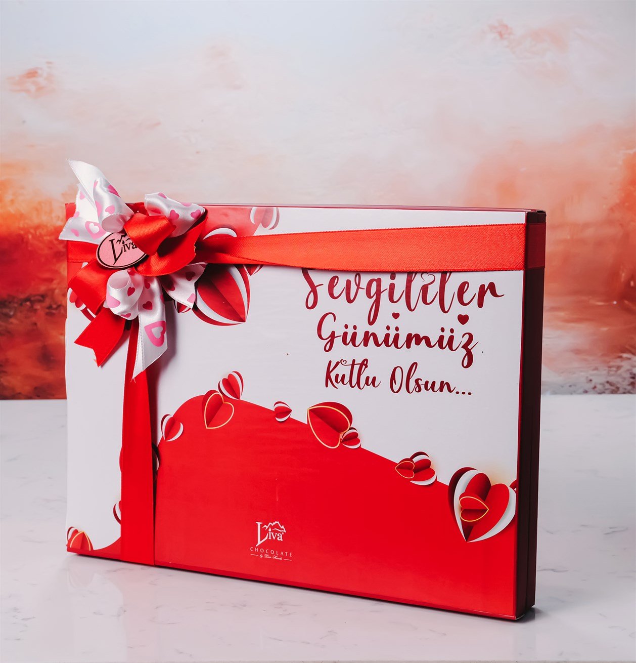 Açılan Kalpler Tasarımlı Kutu (42 Adet Yaldızlı Kalp Çikolata)
