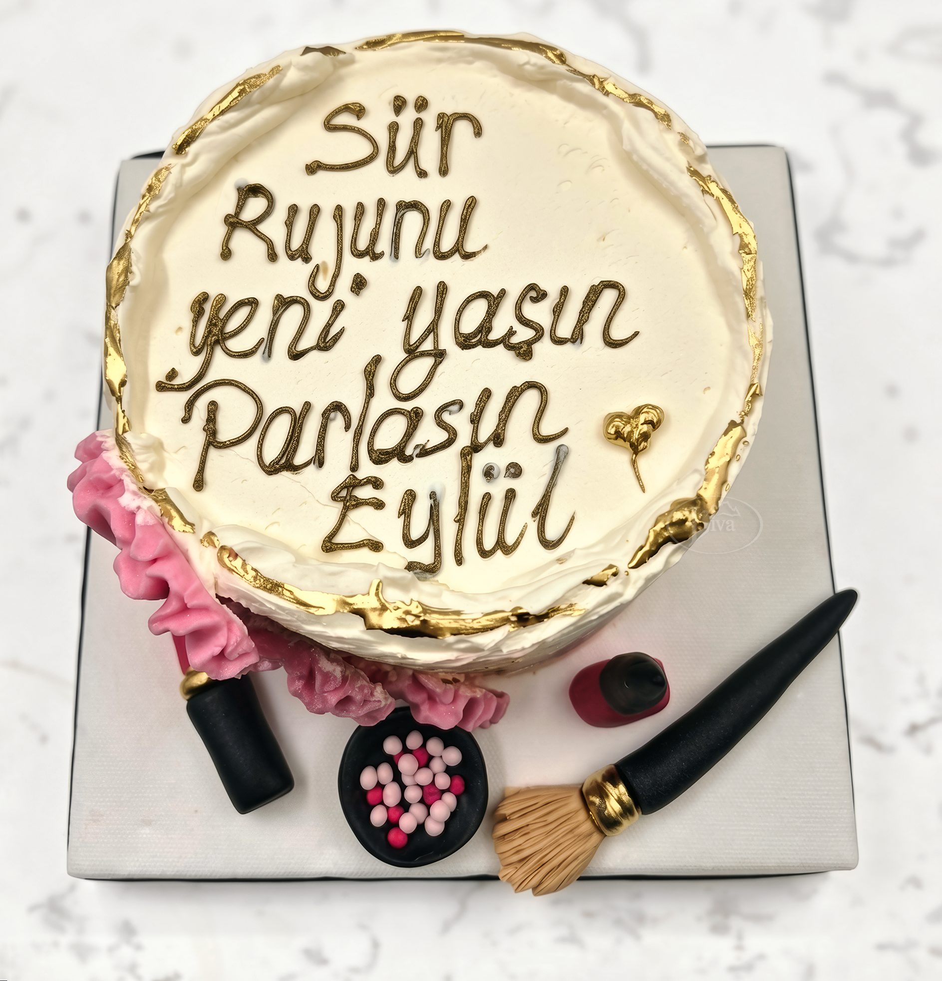 Altın Makyaj Özel Pasta