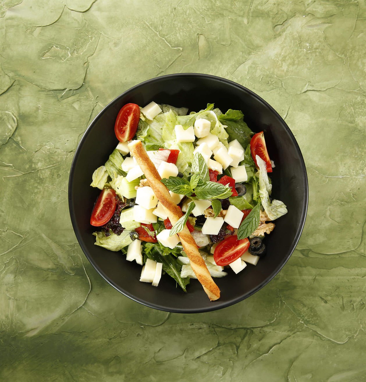 Çok Peynirli Salata
