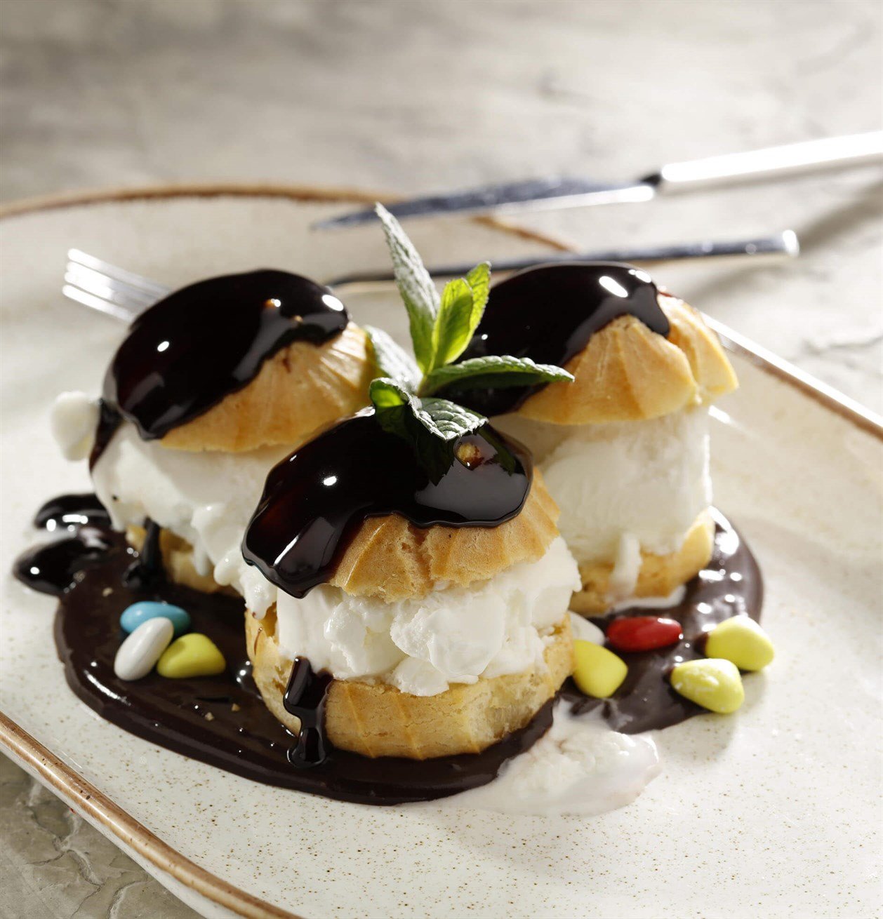 Dondurmalı Profiterol