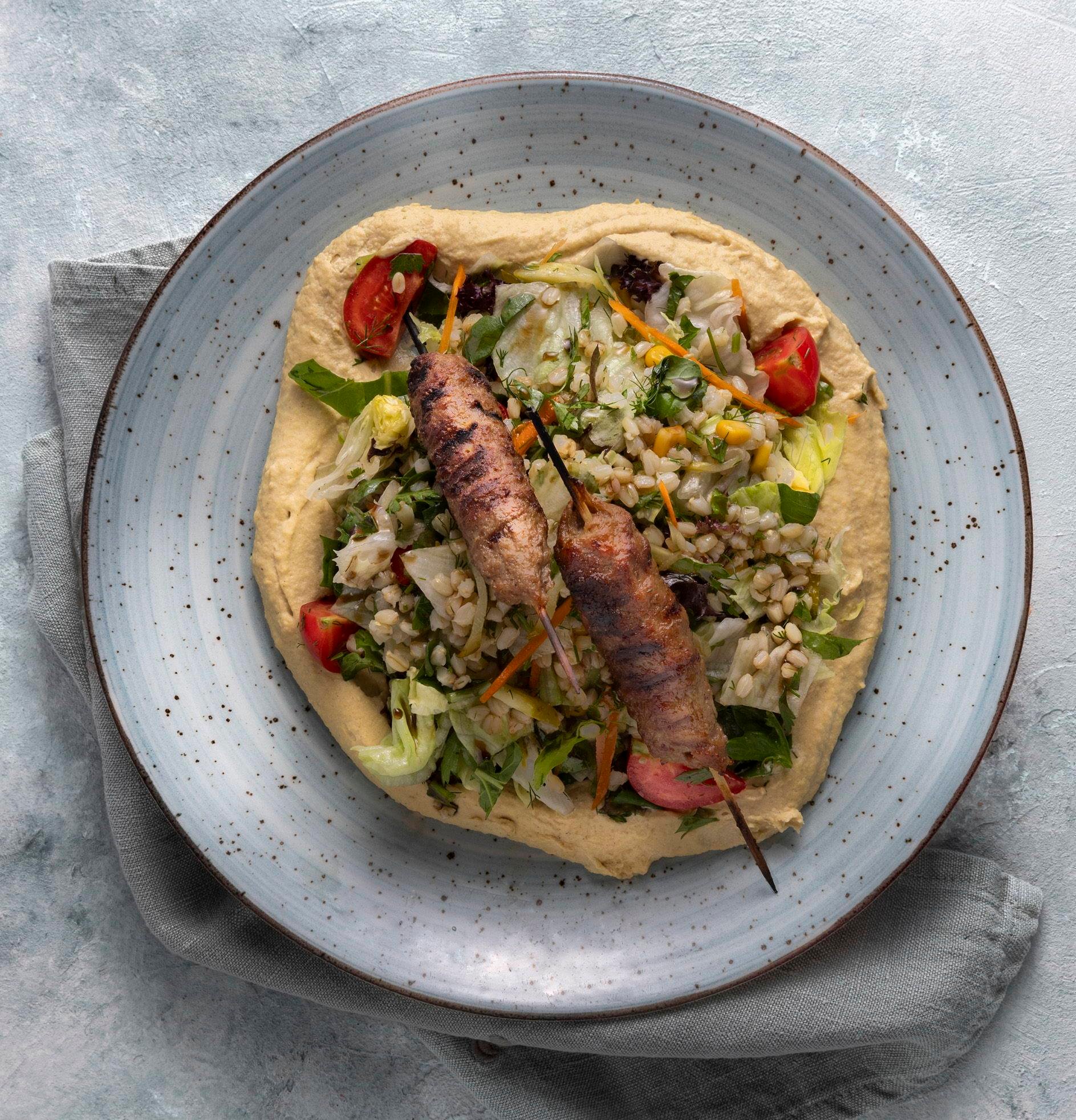 Humuslu Köfteli Yeşil Salata