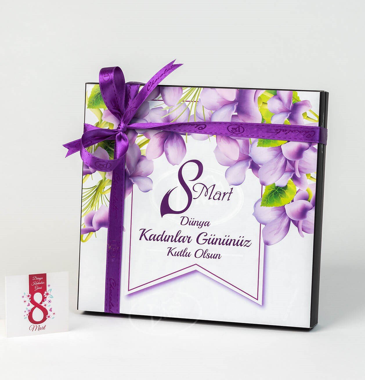 Kadınlar Günü Mor Çiçek Sargılı Madlen 48'li Paket